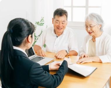 相談中の年配ご夫婦